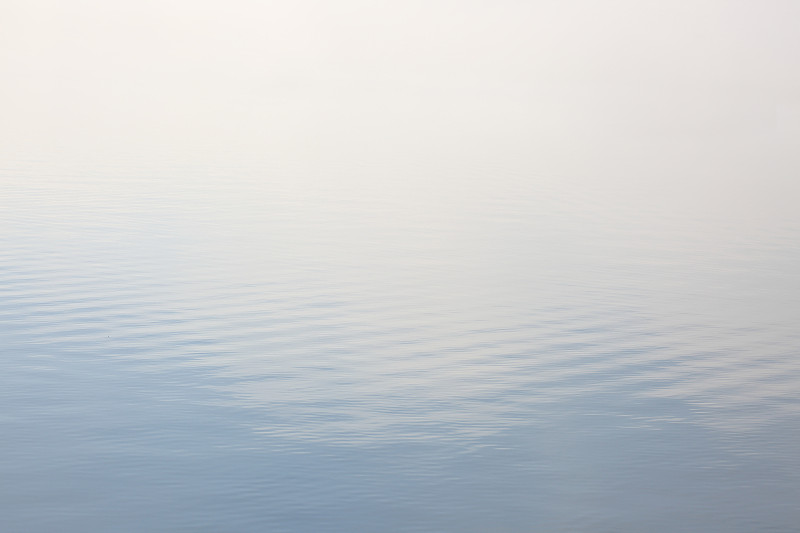 水面上的霧圖片素材