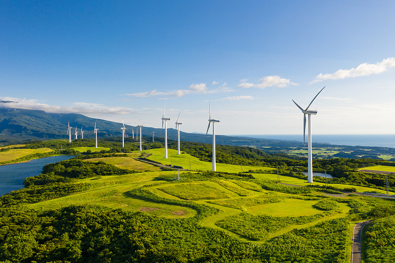 日本秋田市Nikaho高地的風力渦輪機圖片素材