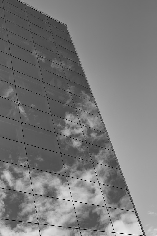 云反射在建筑物上圖片素材