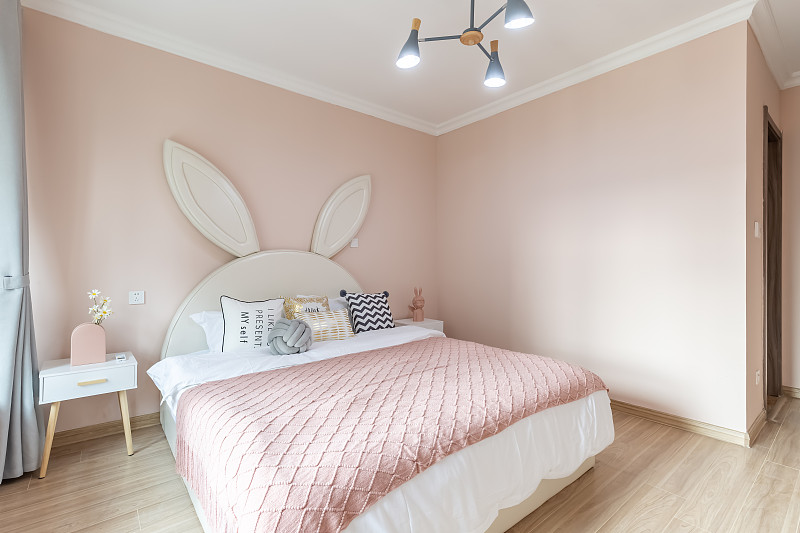 粉色臥室兒童房溫馨家居空間設計圖片素材