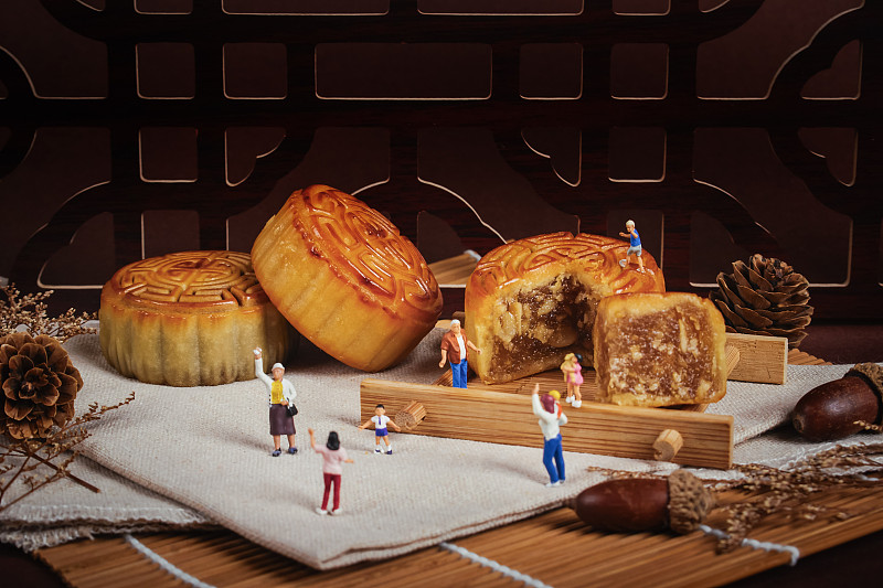 月餅中秋節飲食傳統節日禮物甜食家人成人小孩團圓圖片素材