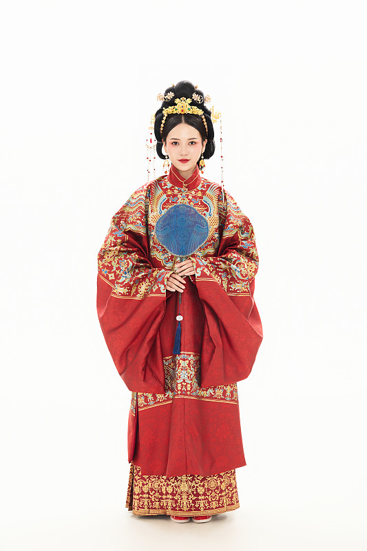 白色背景下穿着中国明朝明制汉服服饰的少女图片下载