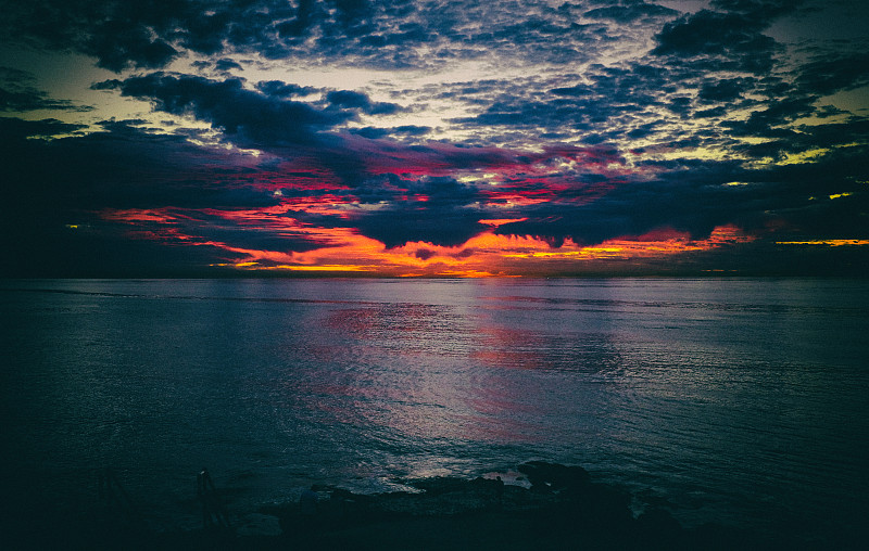 日落時分的太平洋海灘攝影圖片