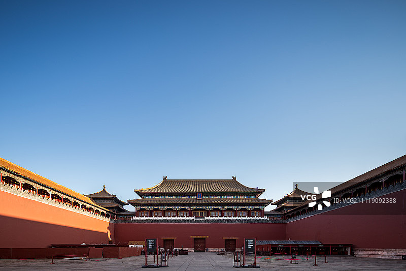 北京地标旅游目的地紫禁城故宫午门黎明黄昏图片素材