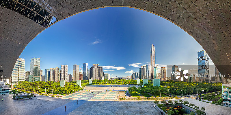 穹顶下的深圳福田CBD建筑群全景，广东，中国图片素材