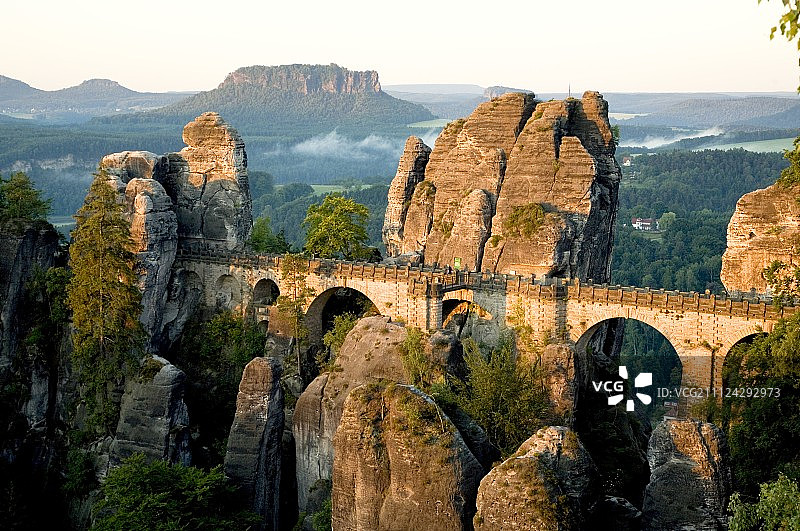 德国萨克森国家公园的石桥图片素材
