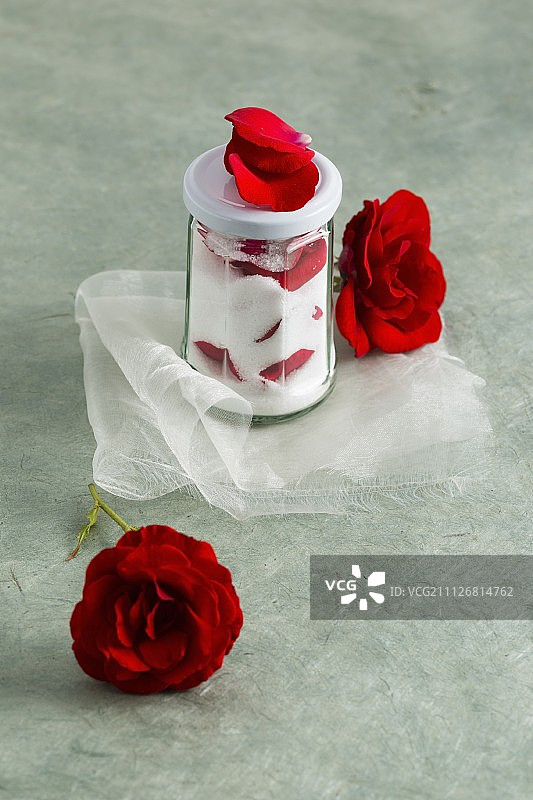 玫瑰糖和红玫瑰图片素材