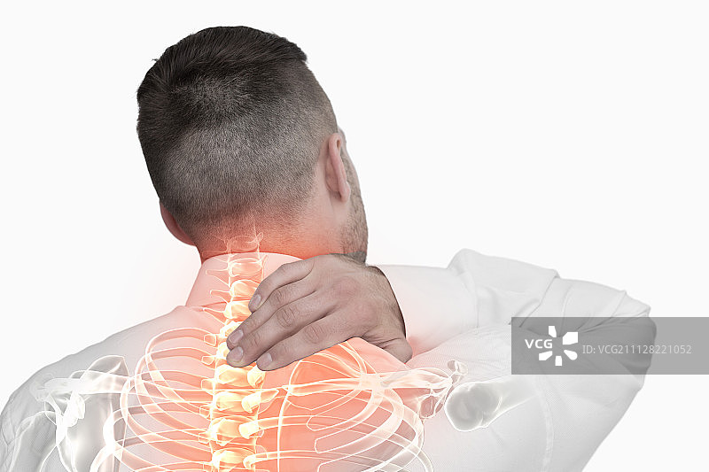 数字合成突出脊柱的男人与背部疼痛的白色背景图片素材