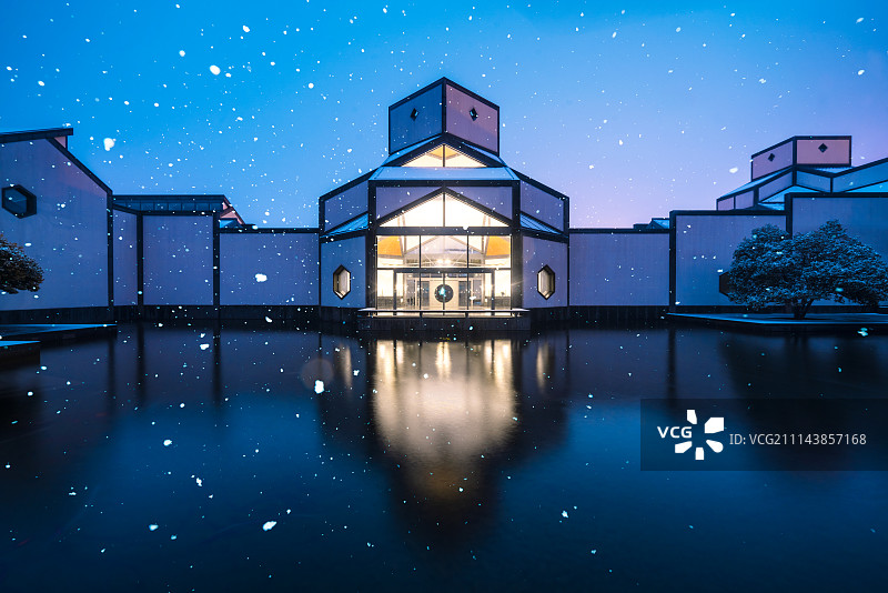 苏州博物馆夜晚雪景图片素材