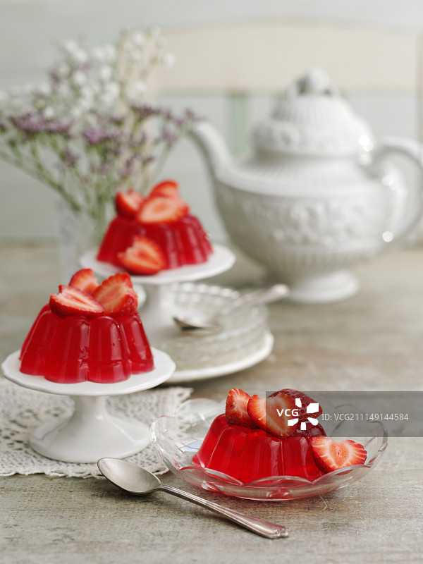 草莓果冻配茶图片素材