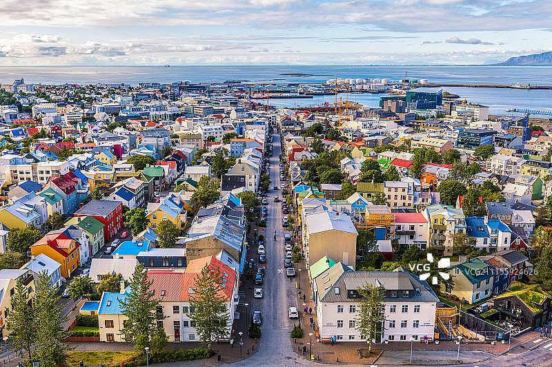 冰岛雷克雅未克俯瞰全景彩色房屋图片素材
