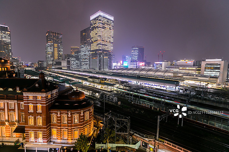 东京市中心和东京火车站黄昏图片素材
