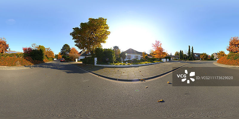 秋日里的一条民居近郊路图片素材