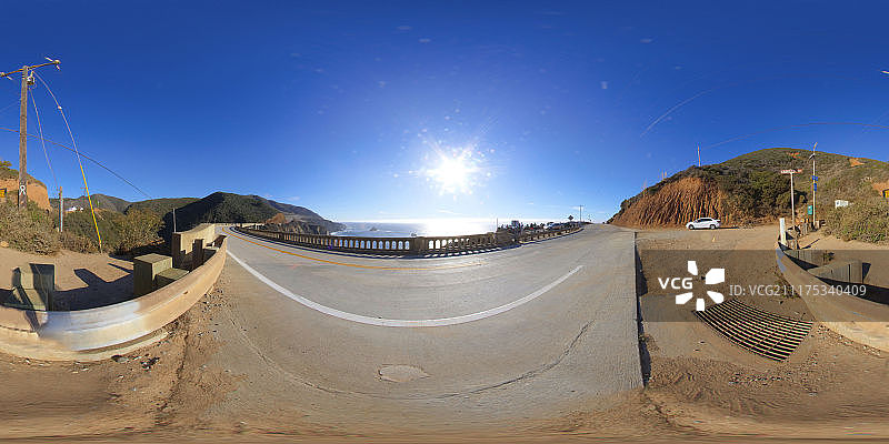 360°HDRI显示了美国的滨海公路，海景和桥梁图片素材