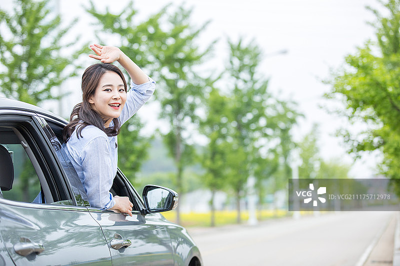 韩语，女性，汽车，微笑，道路，断裂图片素材