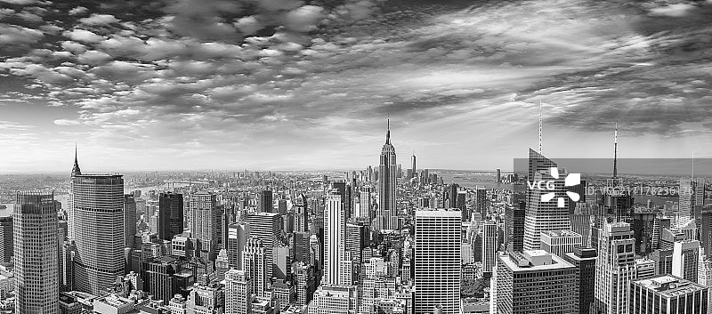 中城和下曼哈顿鸟瞰图在一个美丽的阳光明媚的日子图片素材