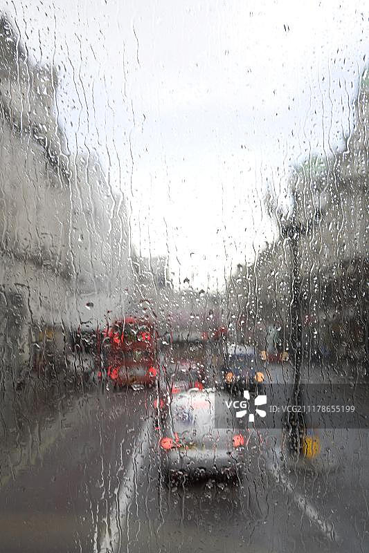 雨中的交通，伦敦，英国，英国，欧洲图片素材