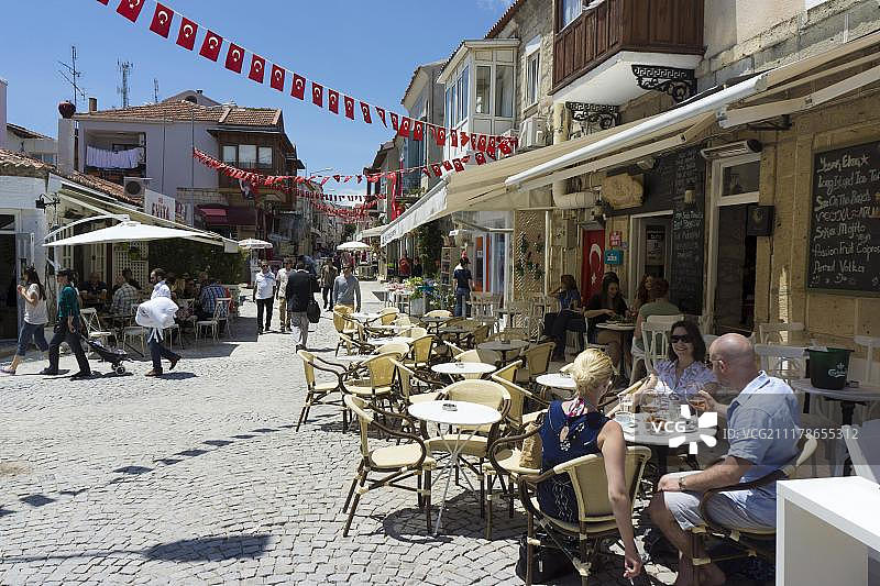 亚洲土耳其伊兹密尔阿拉卡蒂Zeytineli Koeyue历史中心的商店和餐馆图片素材