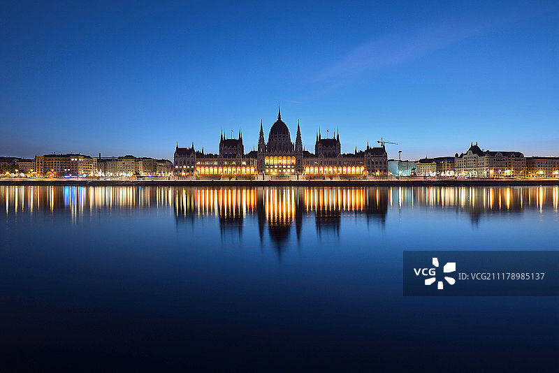 匈牙利国会大厦倒影图片素材
