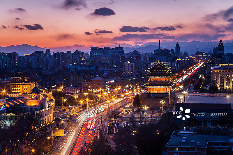 傍晚时分晚霞下的北京前门图片素材