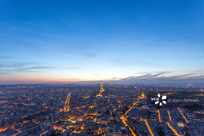 巴黎埃菲尔铁塔全景夜景图片素材