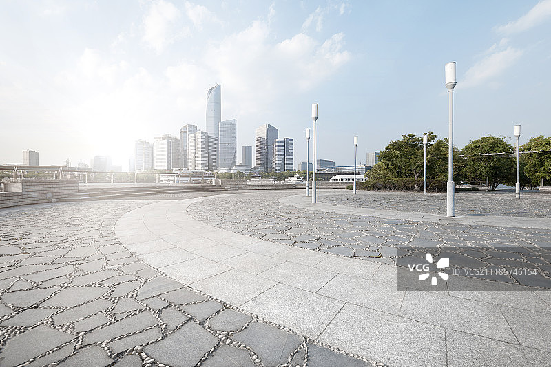 现代城市滨水CBD和广场空地背景图图片素材