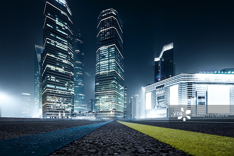 上海现代城市夜景道路图片素材