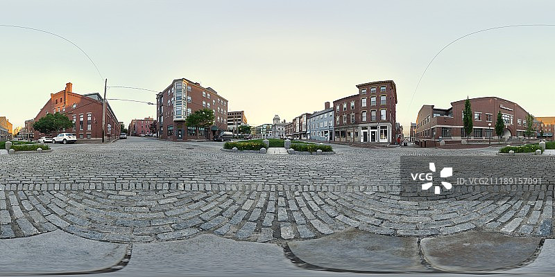 360掳 HDRI showing a cobbled road in town centre in United States图片素材