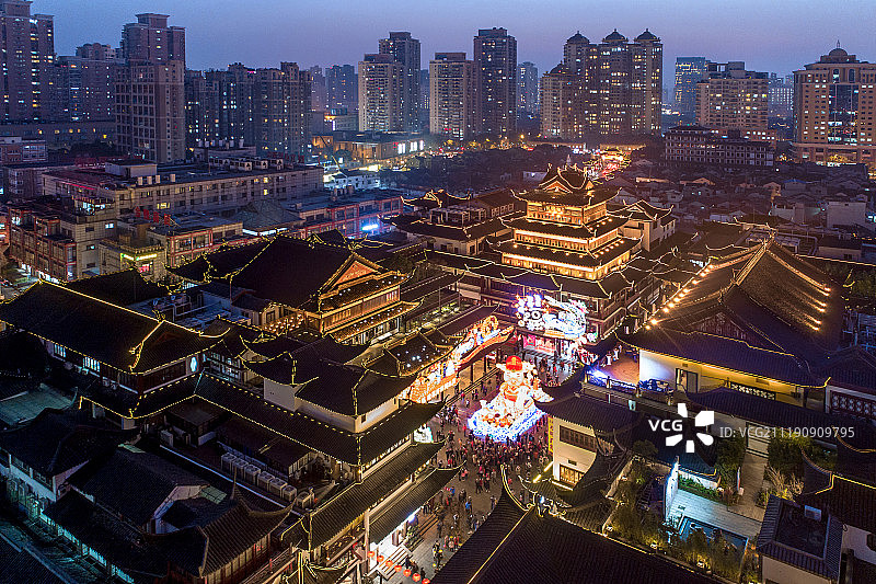 航拍上海豫园新春灯会图片素材