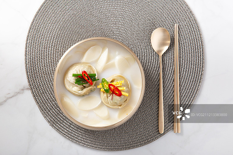 年糕汤，韩国著名的传统节日食品图片素材