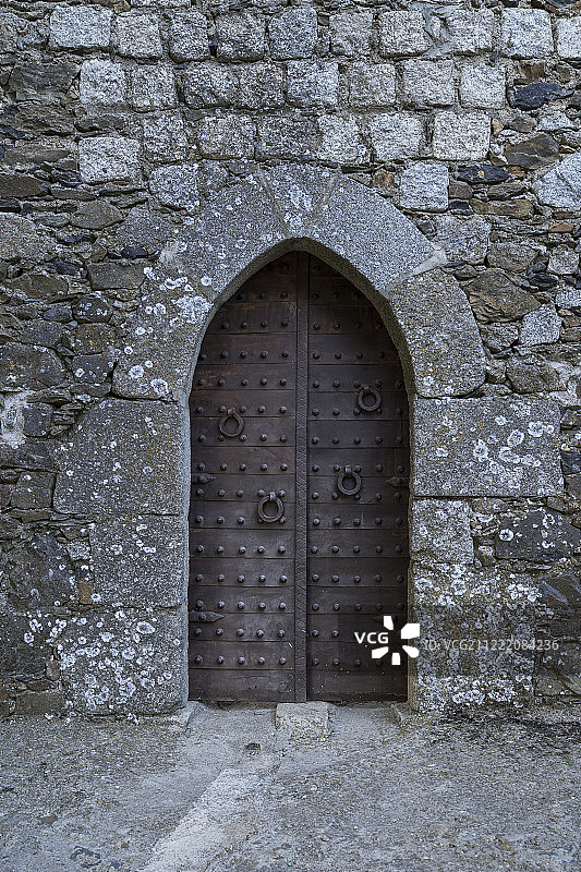中世纪城堡的古老铁门图片素材