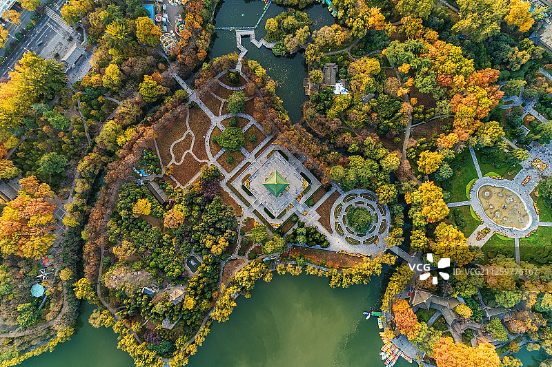 西安兴庆宫公园秋景航拍图片素材