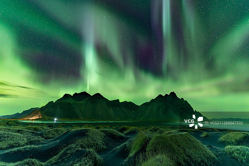 冰岛蝙蝠山绿色极光图片素材