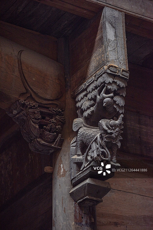 传统明清徽派古民居内的木雕艺术图片素材