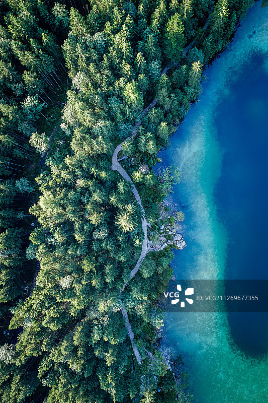 鸟瞰图的山湖，萨尔茨堡，奥地利图片素材