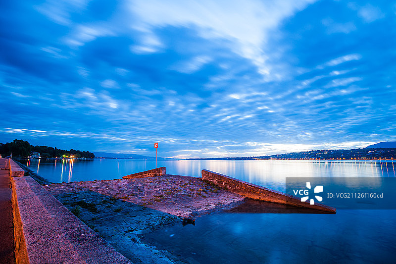 日内瓦湖夜景图片素材