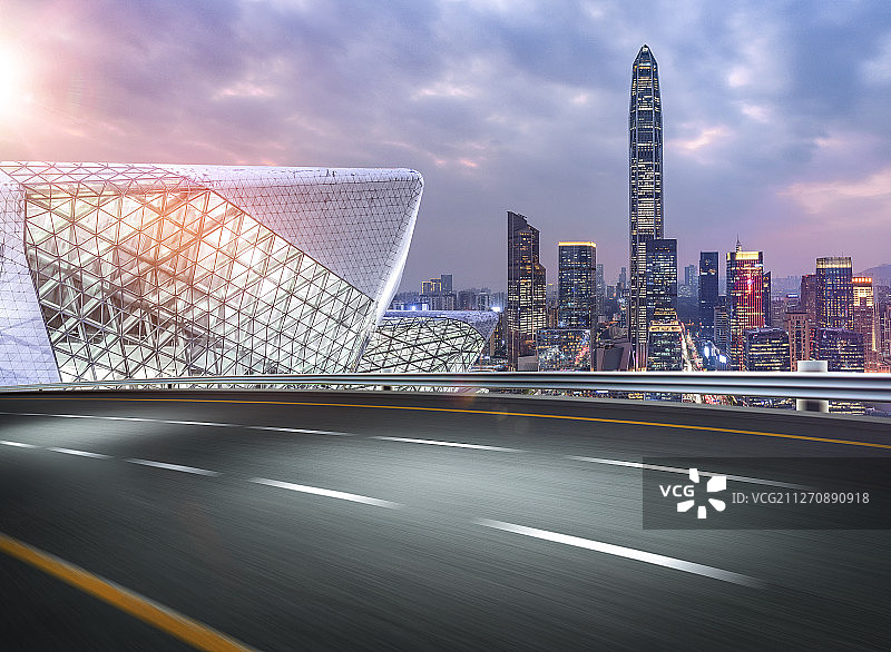 高速公路城市马路汽车广告背景图深圳大剧院建筑经济商务中心图片素材