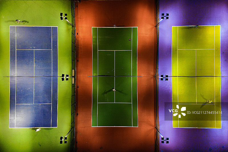 五彩斑斓的网球场图片素材