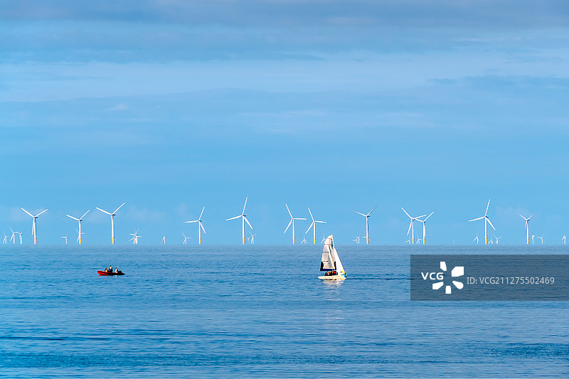 欧洲英国北威尔士兰迪德诺康威城海上风力发电户外风光图片素材