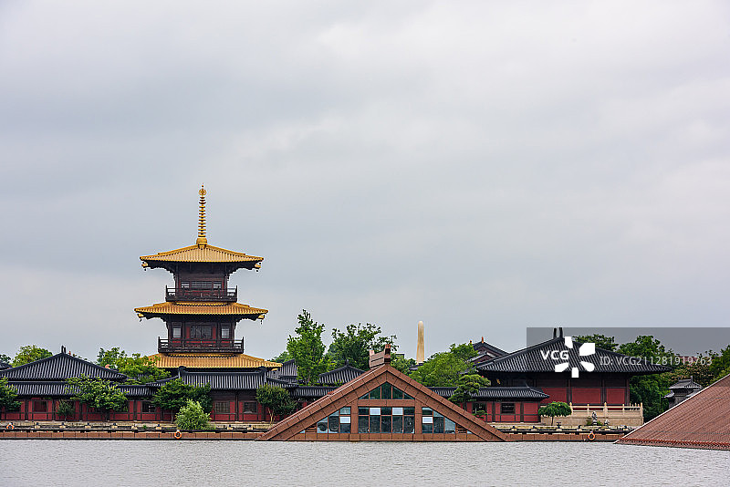 上海广富林文化遗址公园内的建筑群图片素材