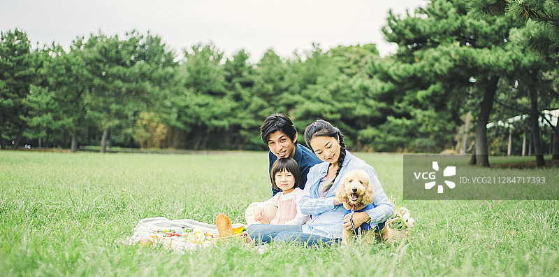 野餐的家庭图片素材