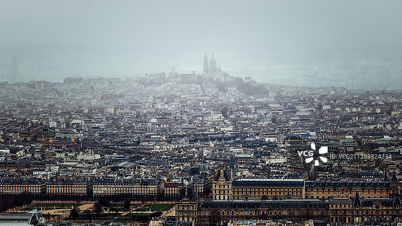 巴黎卢浮宫与圣心堂图片素材