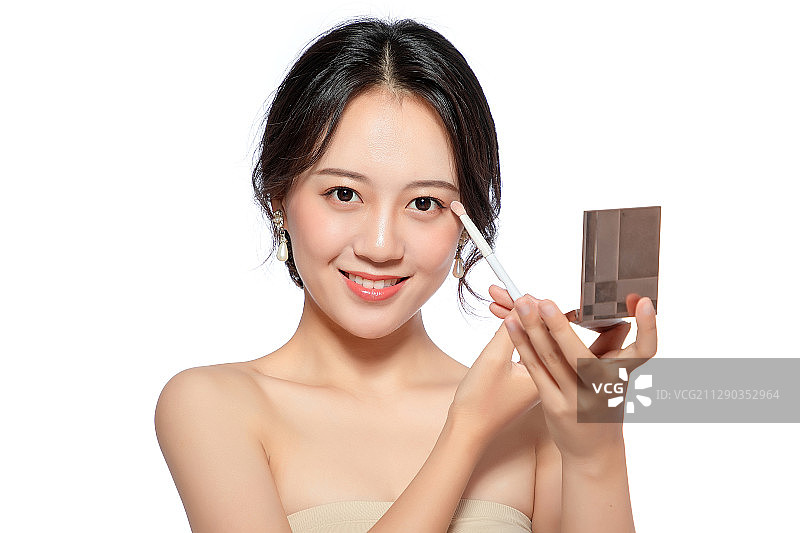 白色背景里的亚洲美女面部特写 化妆护肤图片素材