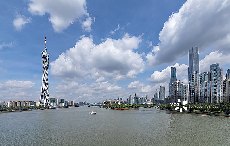 白天蓝天白云广州塔都市风光建筑市中心经济旅游目的地城市天际线图片素材
