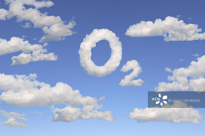 蓝色的天空，云彩，字母O2，氧气，插图图片素材