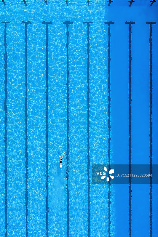 运动 夏天 泳池 蓝调 抽象 体育 艺术 酷暑 清凉 健身图片素材