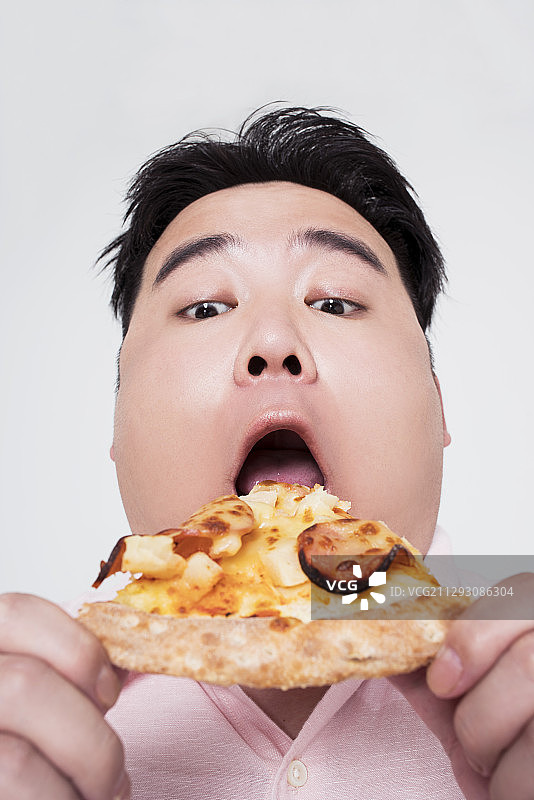 胖子吃披萨图片素材
