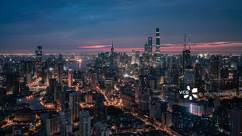 上海日出前的朝霞全景图片素材