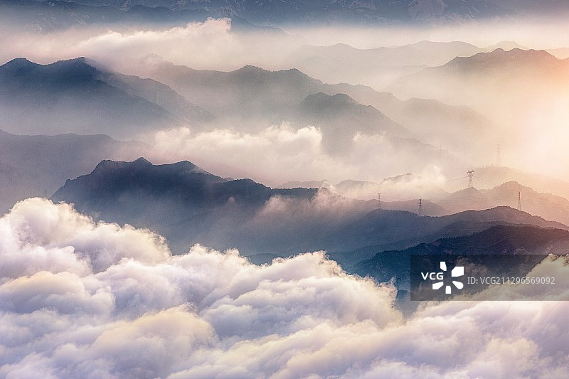 云海缭绕图片素材