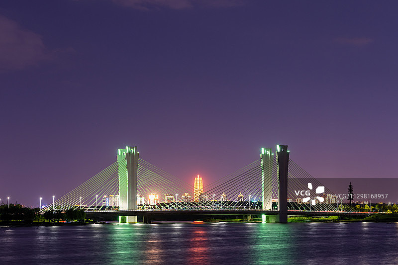 郑州北龙湖斜拉桥城市天际线夜景高清图图片素材